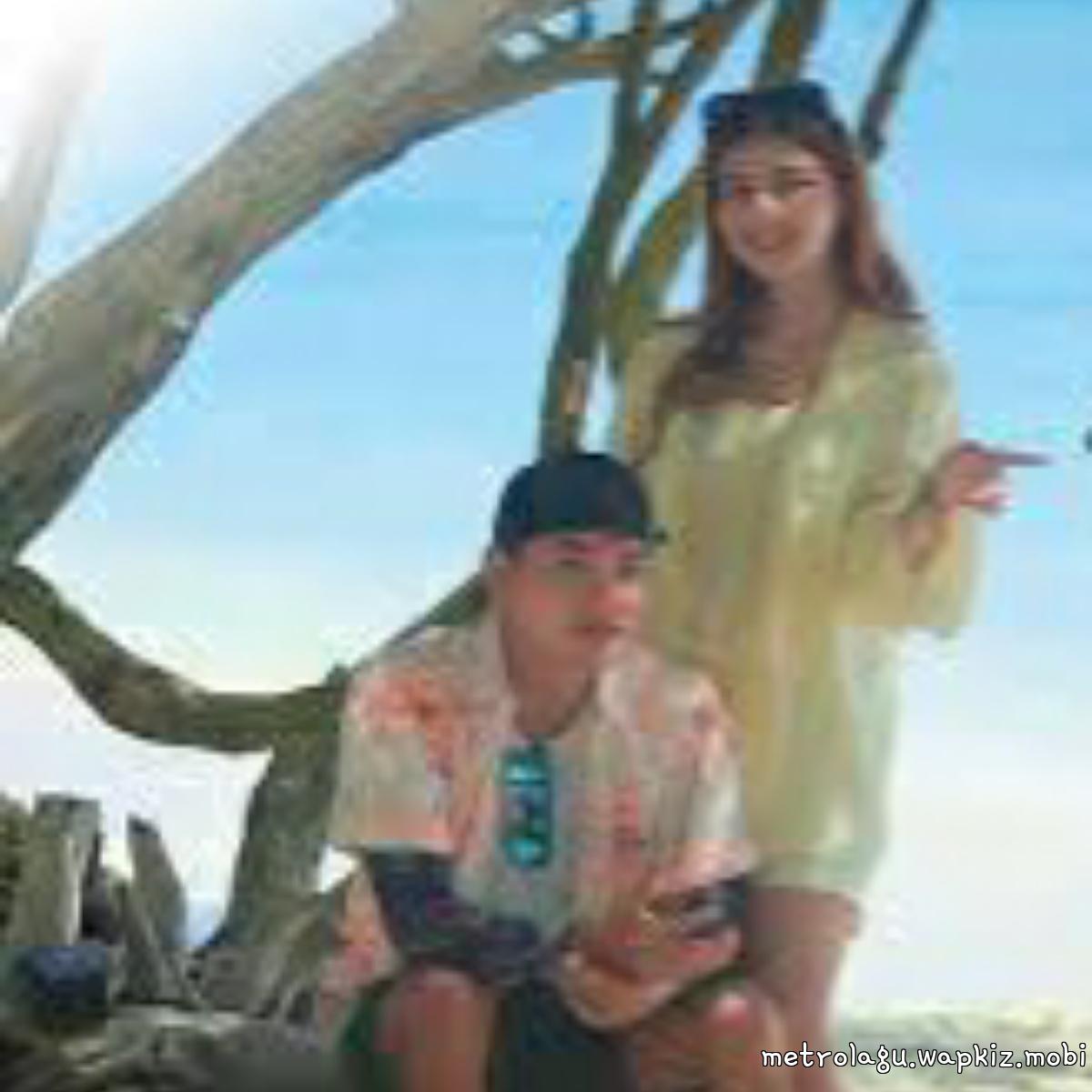 Nabila Maharani Ft Tri Suaka - Mengagumi