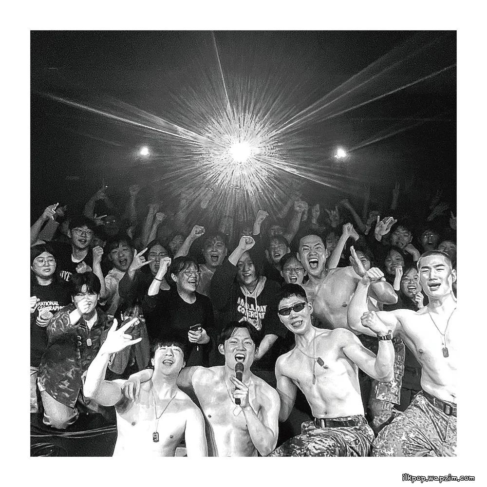 1000 Jinwoo - 그래 뭐가 됐든 결국 지나간다 (Whatever Live)