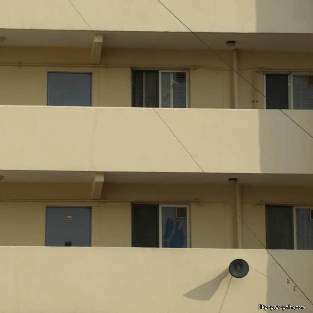 2danji - 추락하는 우리를 봐 (Look at us falling)