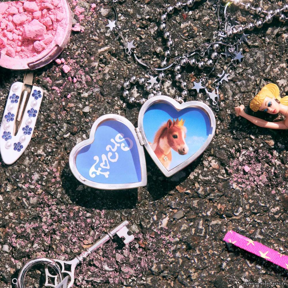 Hearts2Hearts - Blue Moon