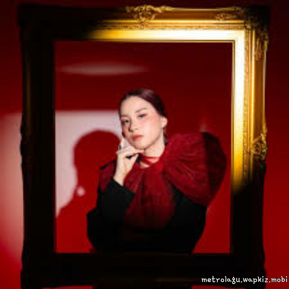 Emma Elliott - Bingkai