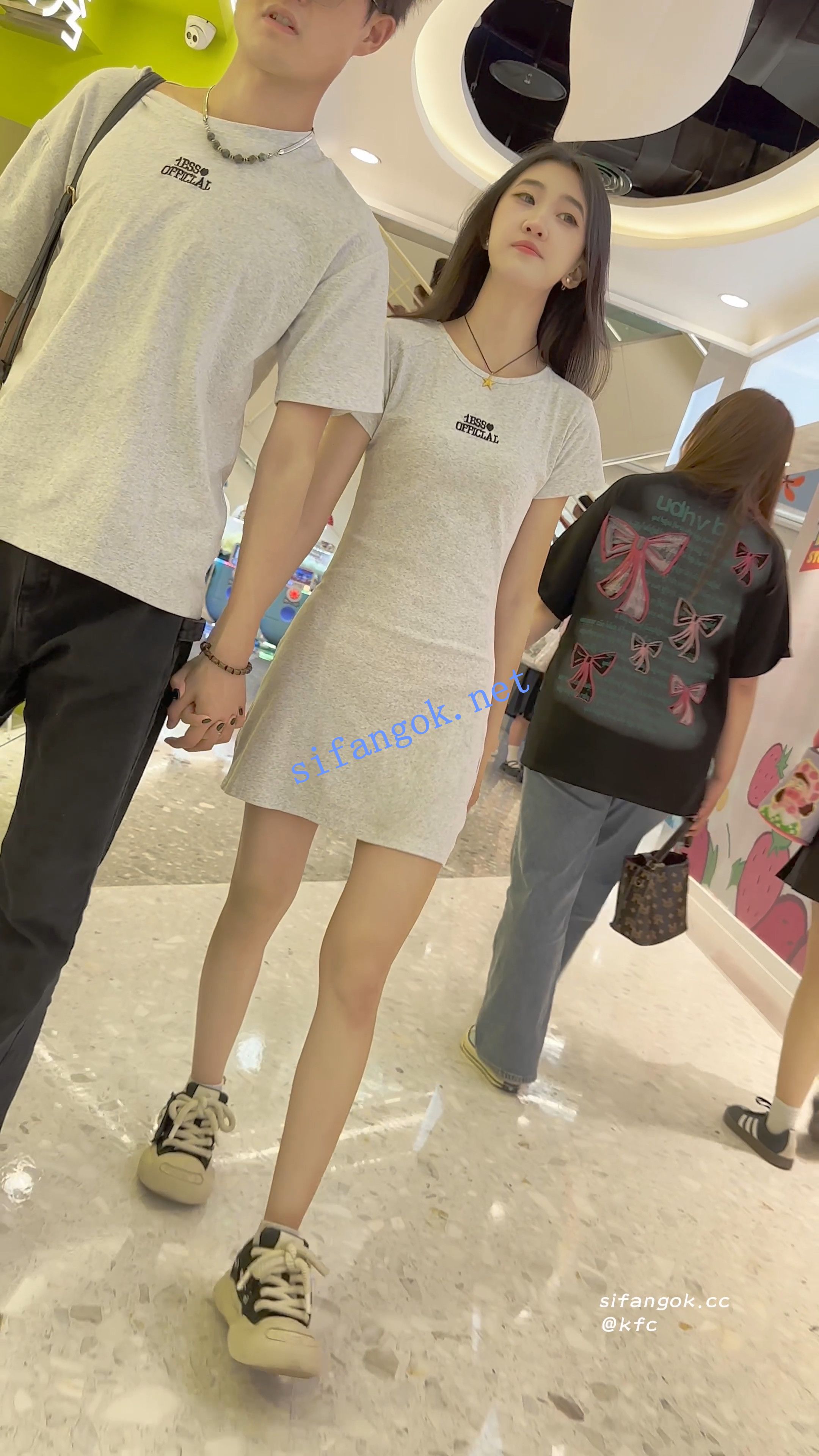 【KFC】学生妹和男友逛街·情侣服短裙·粉色内内前后CD