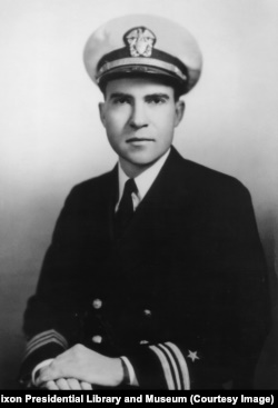Nixon helped pay for his first campaign with money he won playing poker in the Navy. 尼克松的第一次竞选资金来自于他在海军服役时玩扑克赢得的。