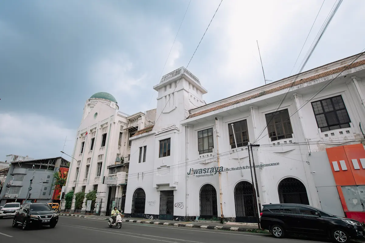 Kantor Asuransi Jiwasraya dan Palang Merah Indonesia