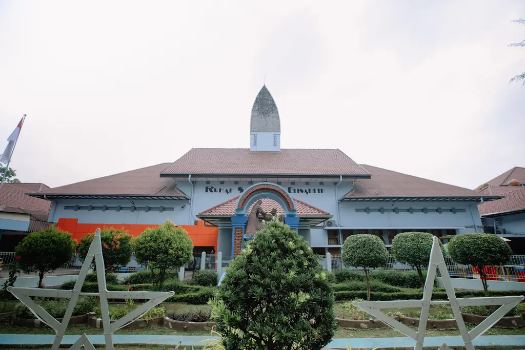 Rumah Sakit Santa Elizabeth - 3