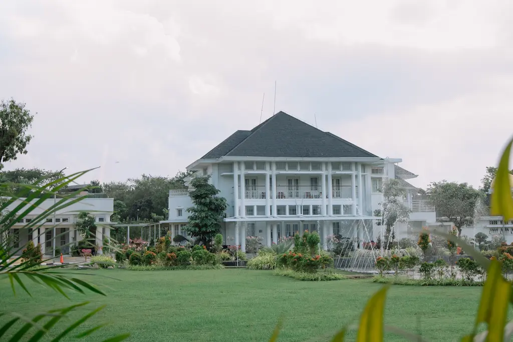 Rumah Dinas Gubernur Sumut - 5