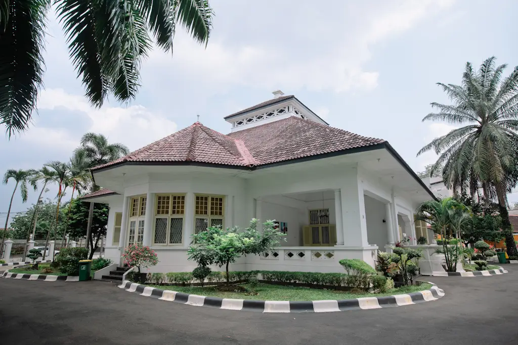 Rumah Dinas Pimpinan Bank Indonesia Jl Imam Bonjol No 27 - 2