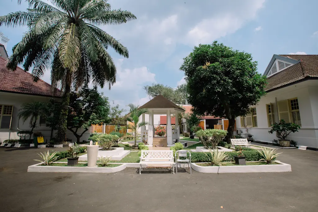 Rumah Dinas Pimpinan Bank Indonesia Jl Imam Bonjol No 27 - 6