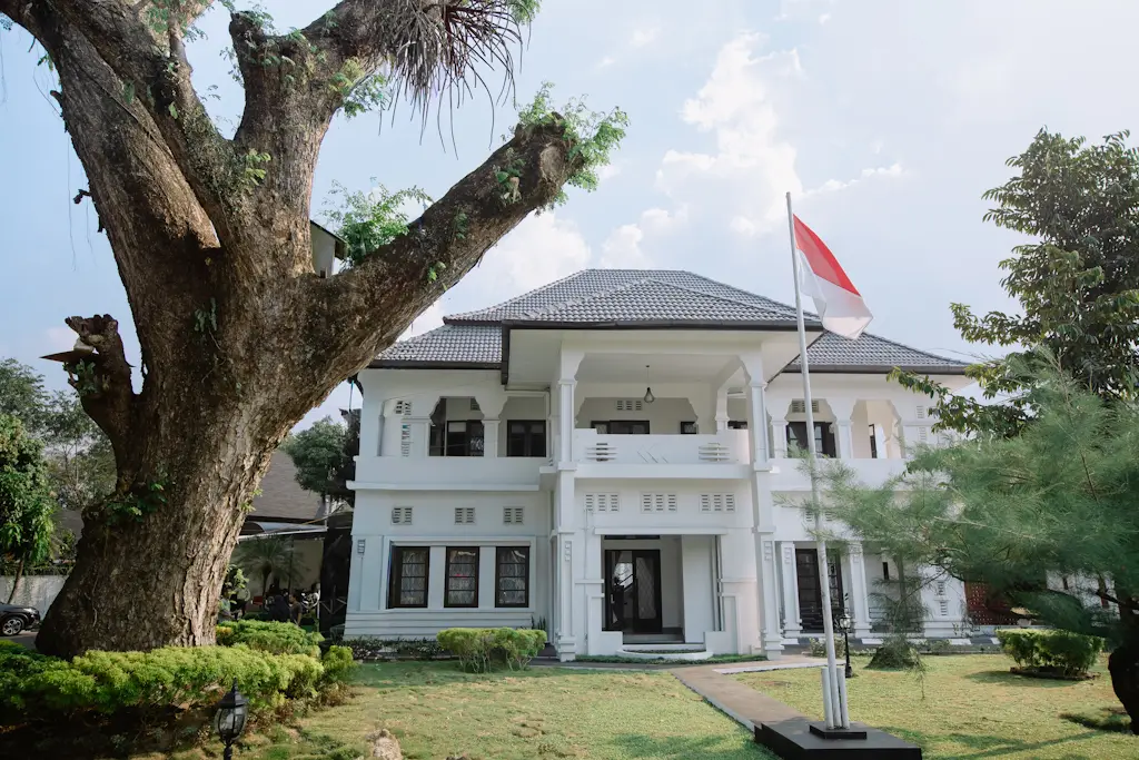 Rumah Dinas Pimpinan Bank Indonesia Jl Jend Sudirman No 37 - 4