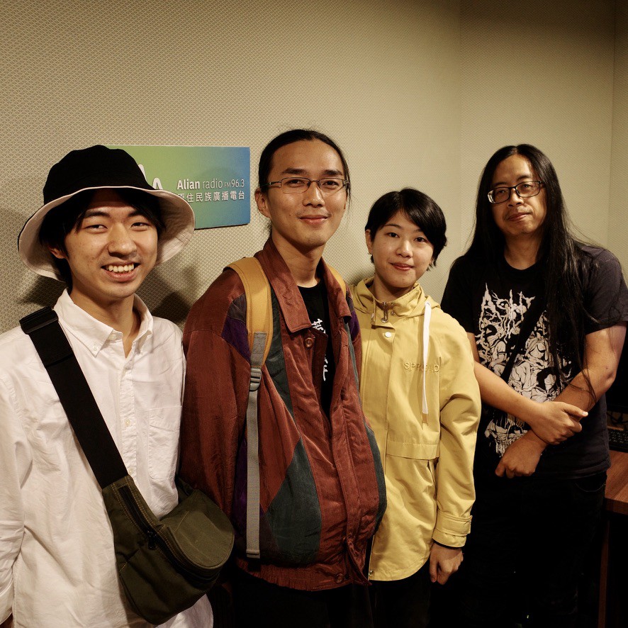 專訪百合花與製作人小各談《燒金蕉》+ 空中mini live現場