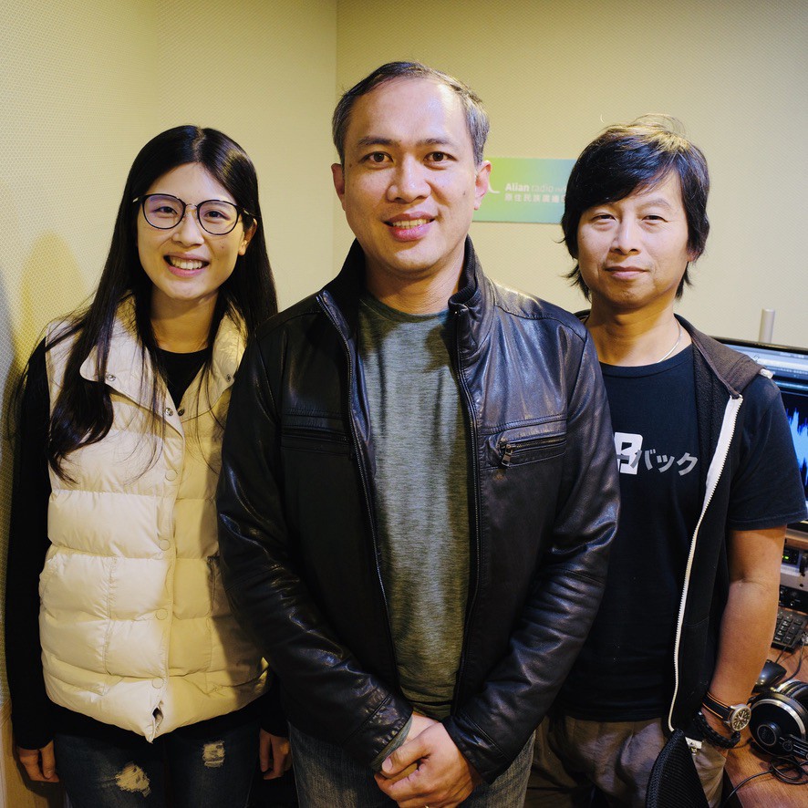 專訪導演龍男、「角頭音樂」員工虎神、子薇談張四十三其人其事與紀錄片《我不流行二十年》