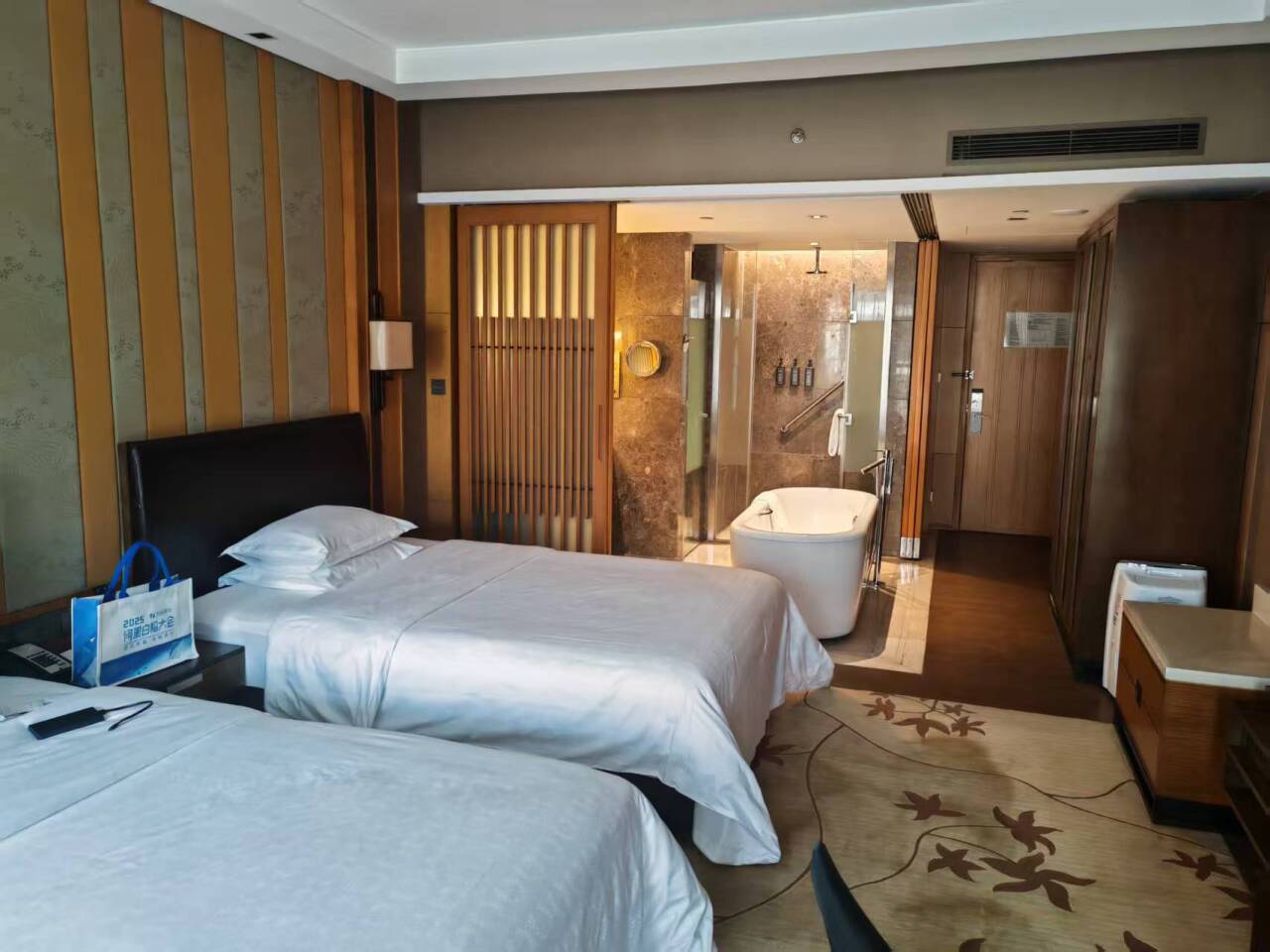 ef84ebc56ca07184a6b19cc03fcd1c1e_720