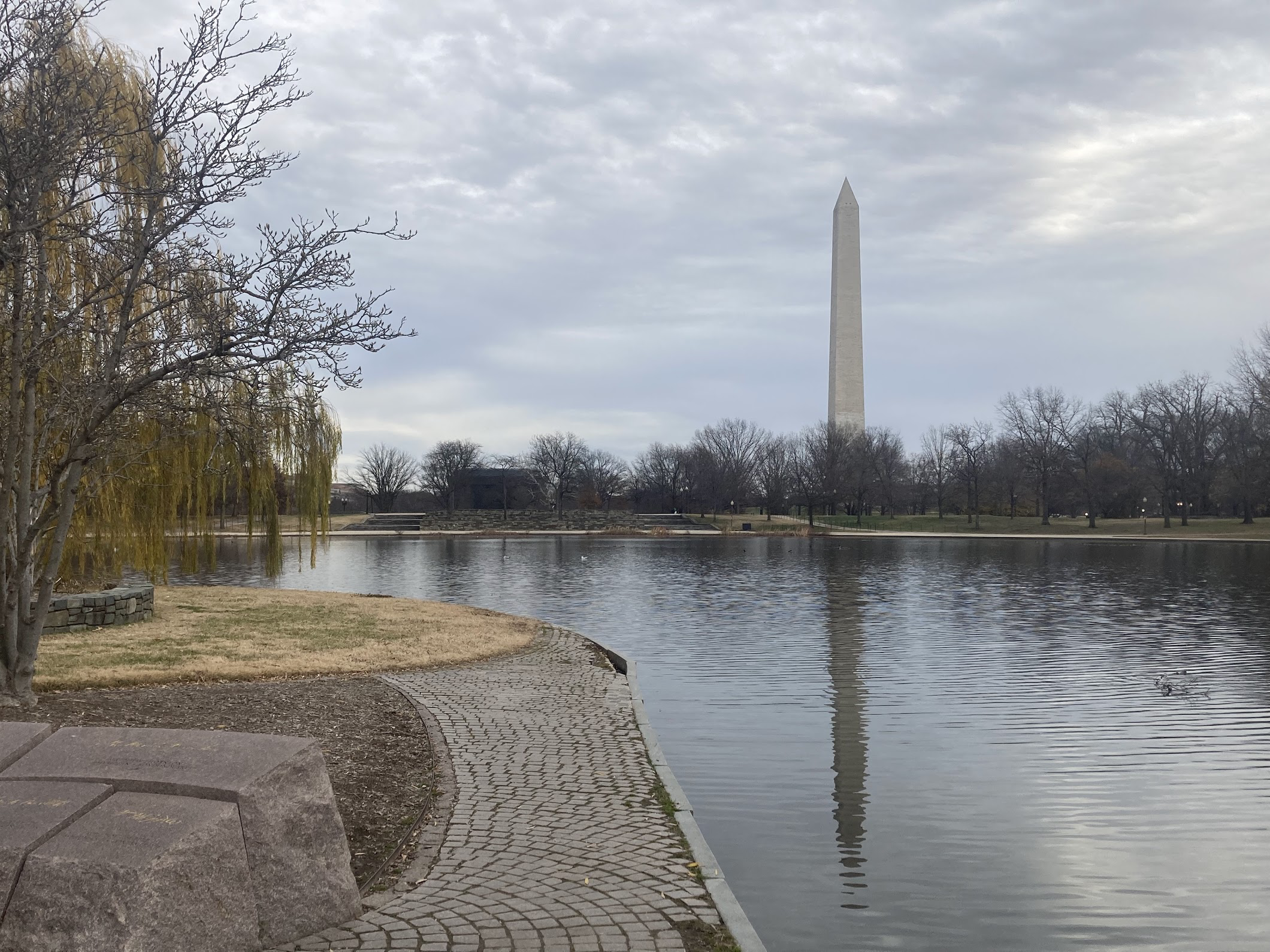 从林肯纪念堂方向瞭看华盛顿纪念碑