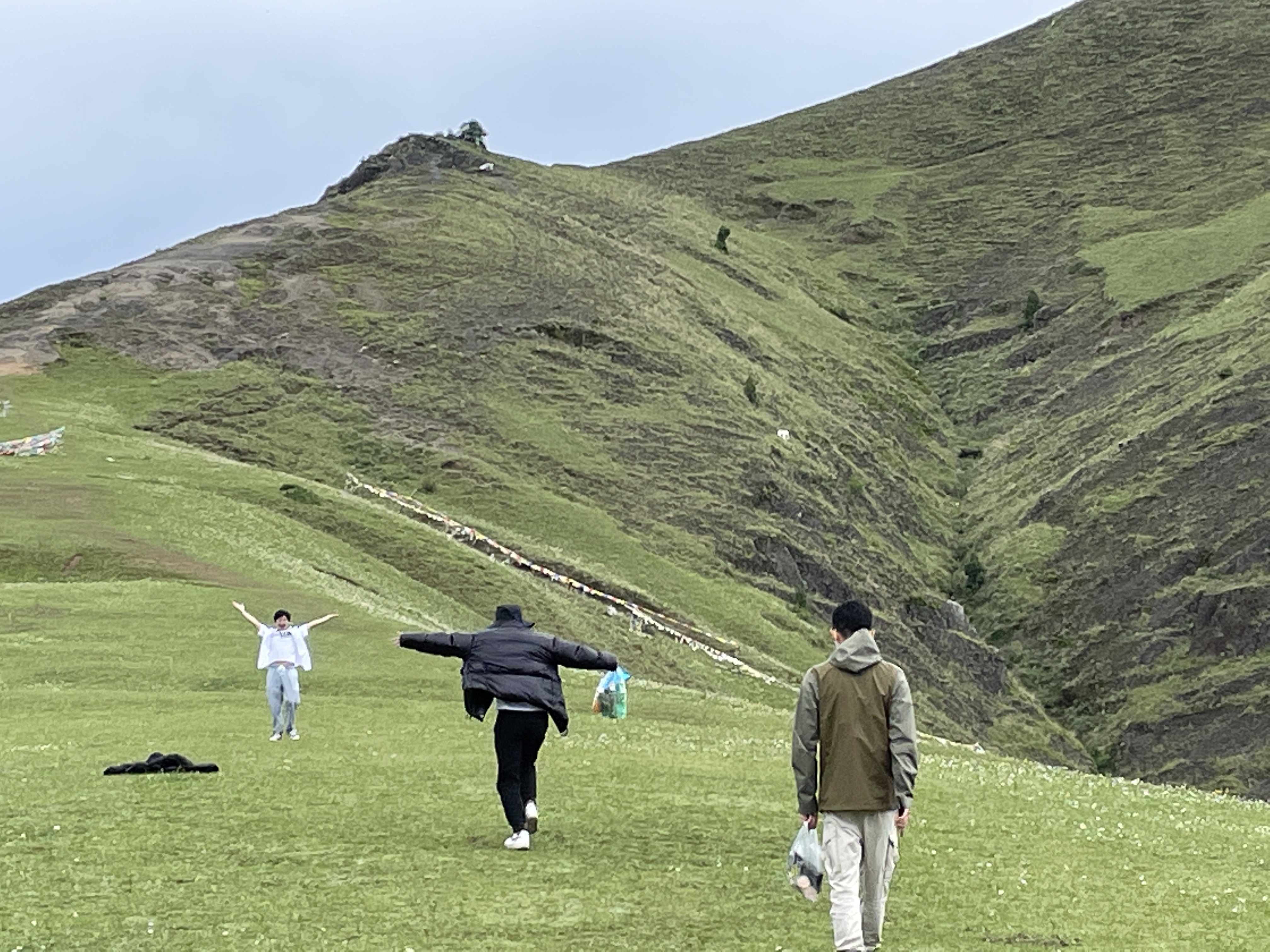 贡嘎雪山观景台，现在应该白雪皑皑了——毕业旅行