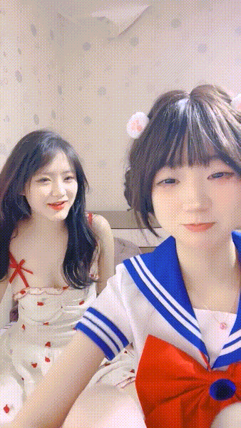 超甜卡哇伊学妹【邪恶双马尾】携闺蜜下海大屌自慰互助(2V)