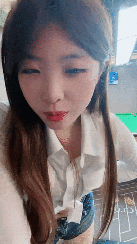 ♈ ♈ ♈2026年1月最新，大三学生妹的一天，【柚子】，晚上到台球厅，勾引助教小伙，到麻将包房啪啪，激情刺激干两炮