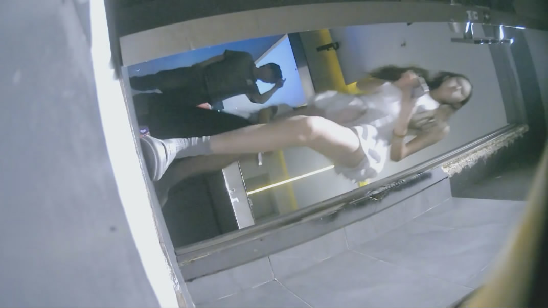 一月最新流出精品厕拍❤️夜总会女厕高清偷拍小姐尿尿黑色长靴美腿小姐姐阴唇肥厚