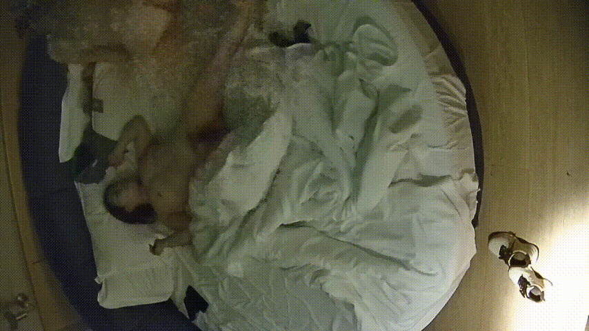 情趣台 1-6 少妇是懂情趣的 出来住店都是穿的蕾丝内裤 男人揉奶舔逼后就提枪进洞了 一顿猛操后直接内射