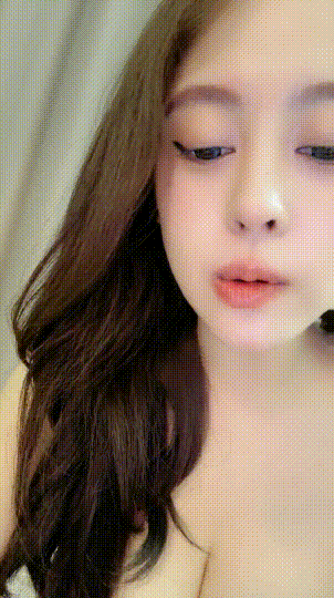 顶级美女【梓钰】擦边直播❤️稀疏黑毛配粉嫩小逼骚气冲天