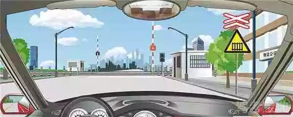 这个标志警告前方铁路道口有多股铁路与道路相交。