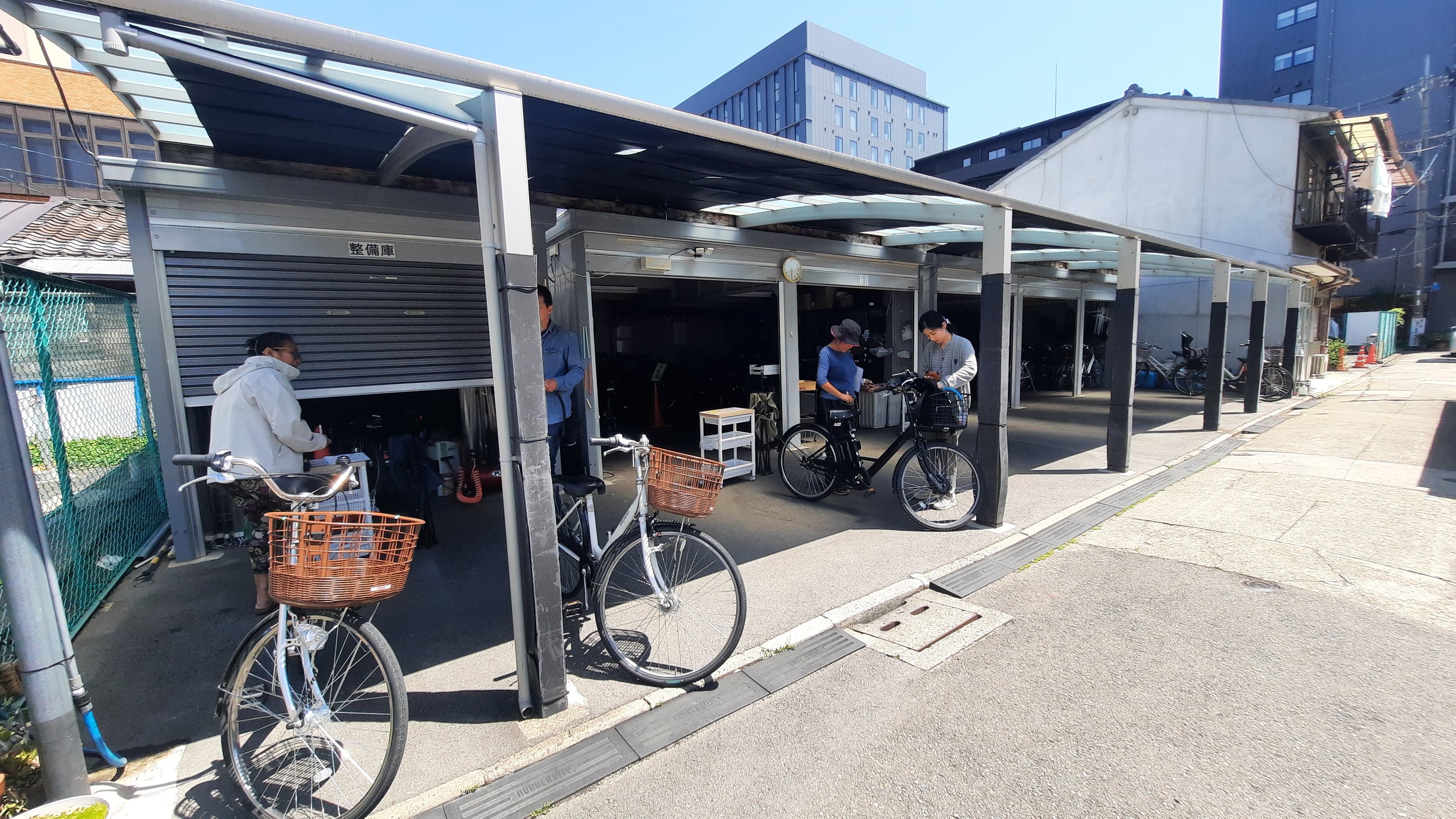 Salah satu tempat penyewaan sepeda di Minami Ward
