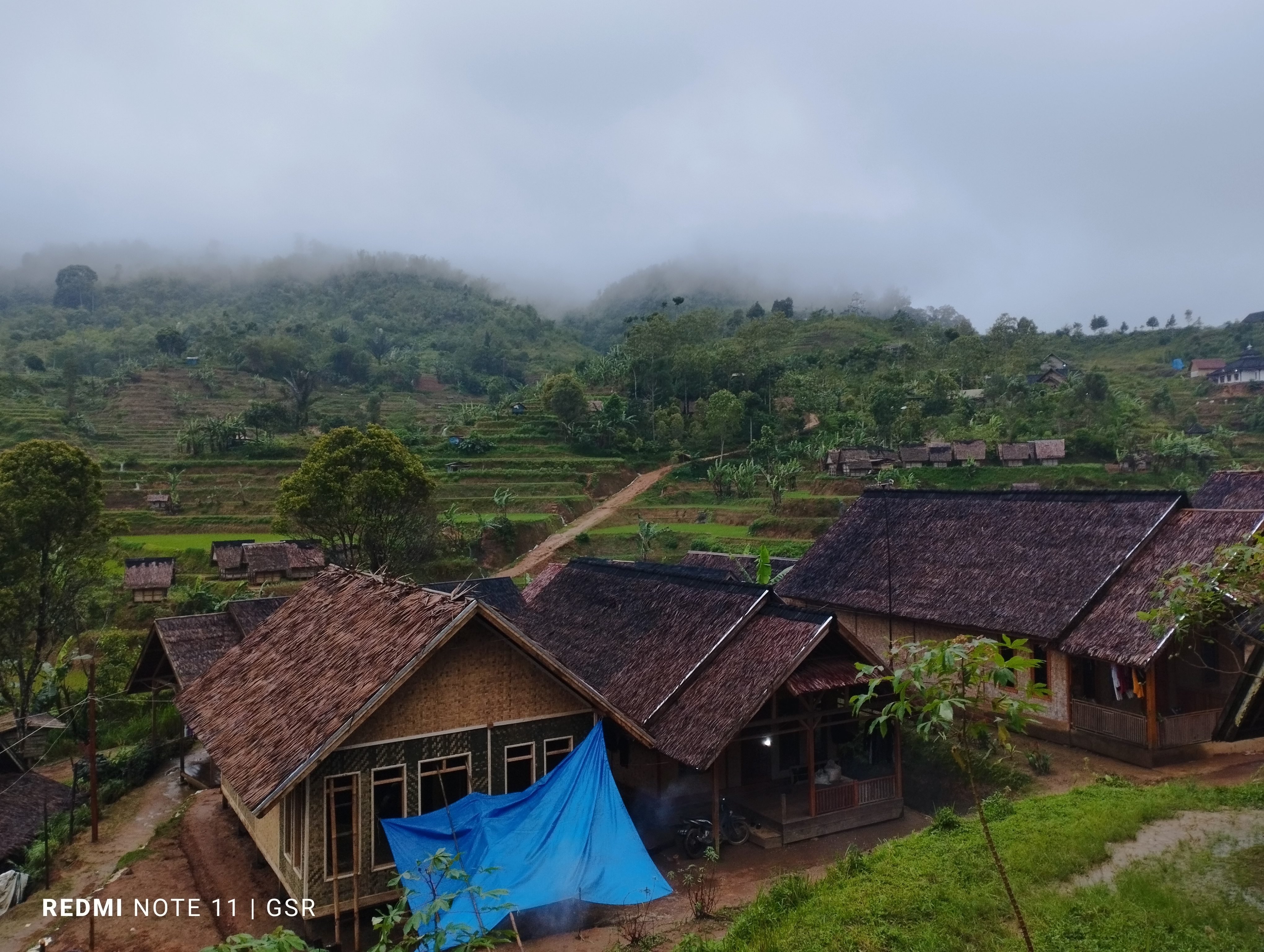 Sebuah perkampungan di Kasepuhan Gelaralam.