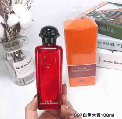 eau de rhubarbe ecarlate