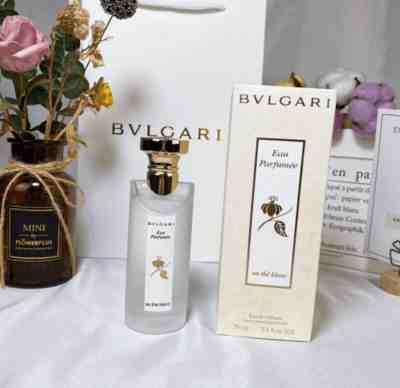 Eau Parfumee au The  Blanc