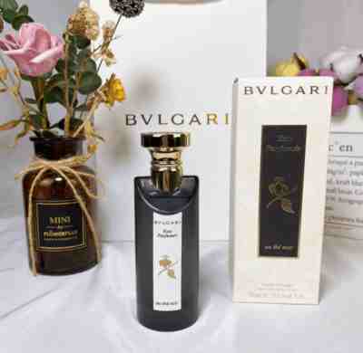 Eau Parfumee au The  Noir