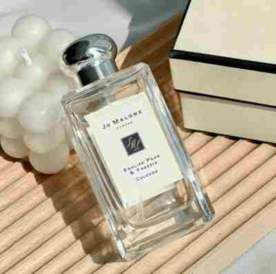 English Pear & Freesia