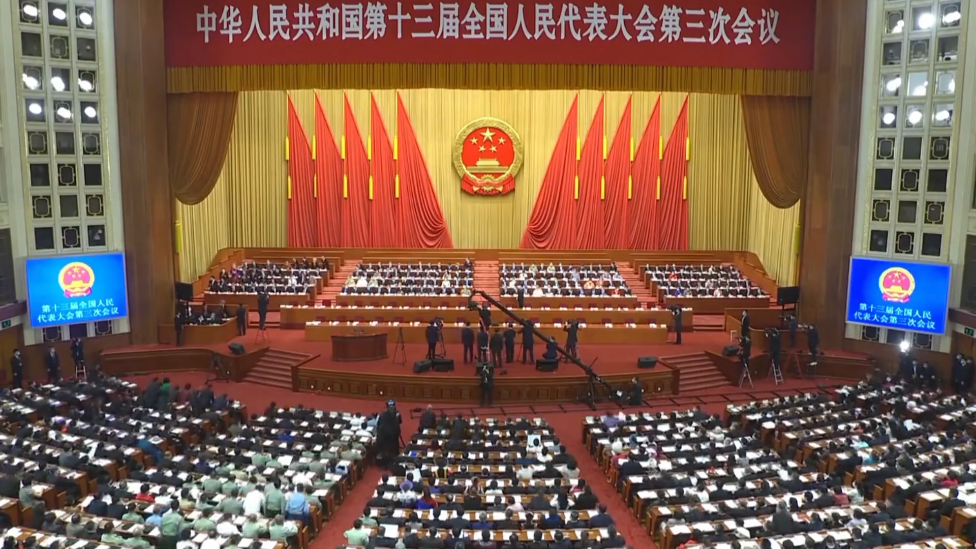 x/x.新华社客户端 民法典如何保护你的当代生活/1.png