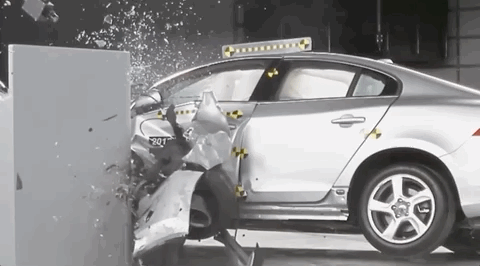 x/x.沃尔沃_2 如何造一辆舍己救人的汽车？/18.gif