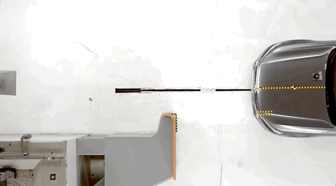 x/x.沃尔沃_2 如何造一辆舍己救人的汽车？/19.gif