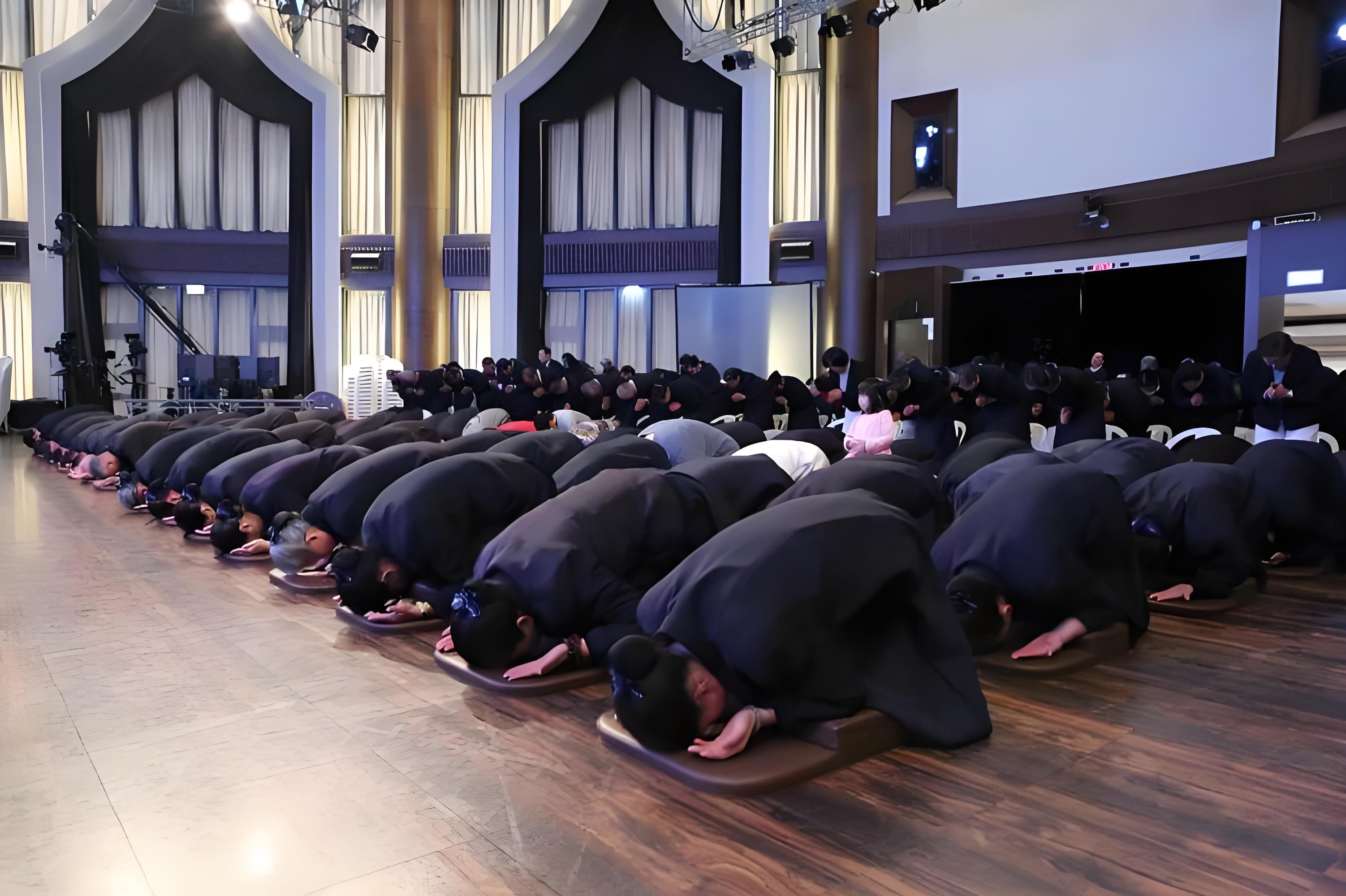 Buddhist Rituals: Bowing to the Buddha