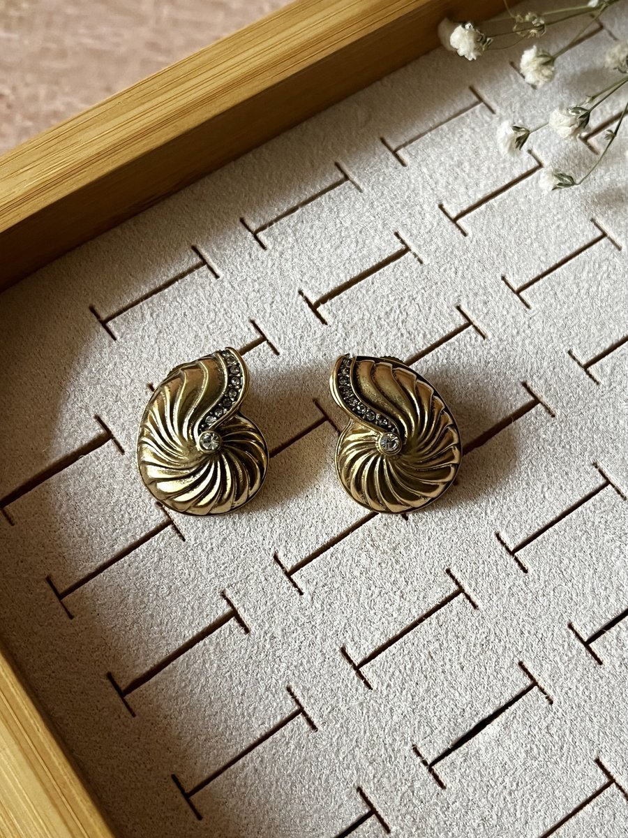 Dull Gold Studded Conch Studs