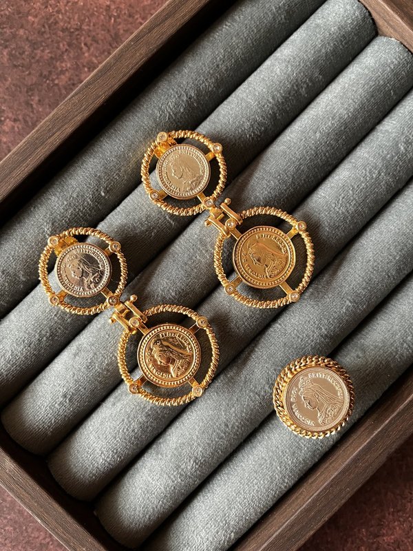 Dual Tone Victoria Earrings