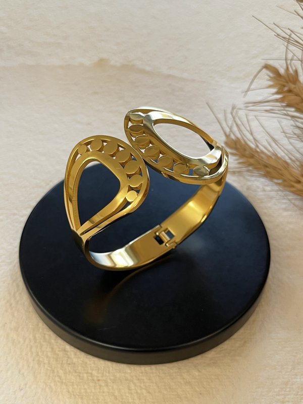 Chunky Gold Cuff (Openable)