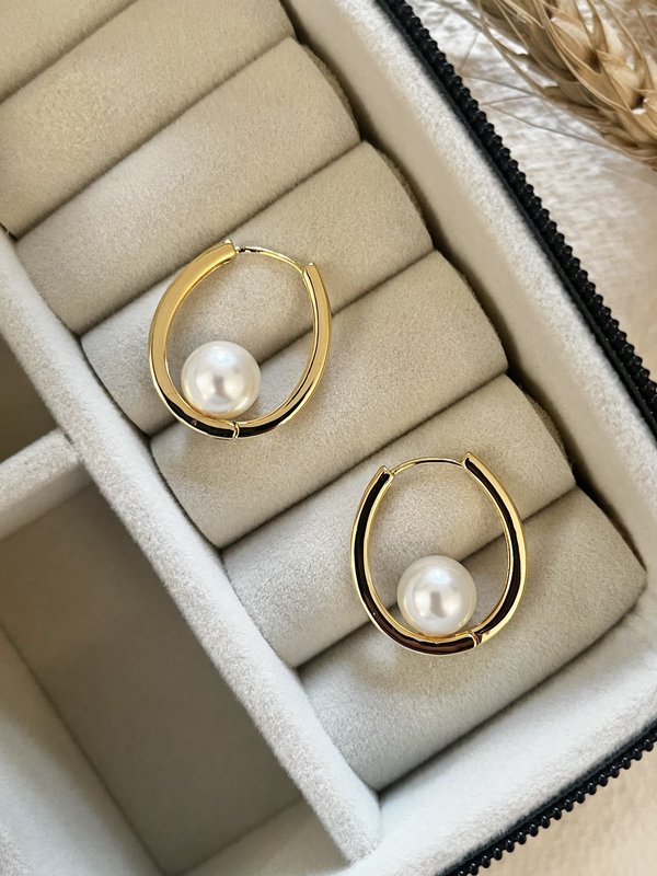 Lightweight Pearl Hoops