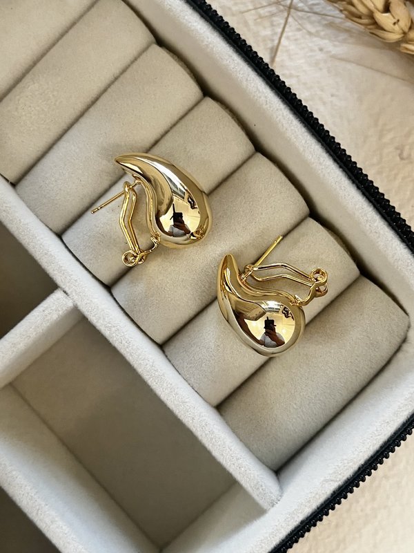 Medium Size Drop Studs