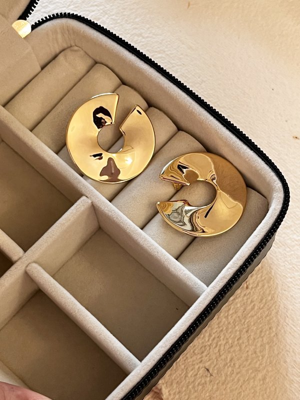 C-Shape Chunky Studs