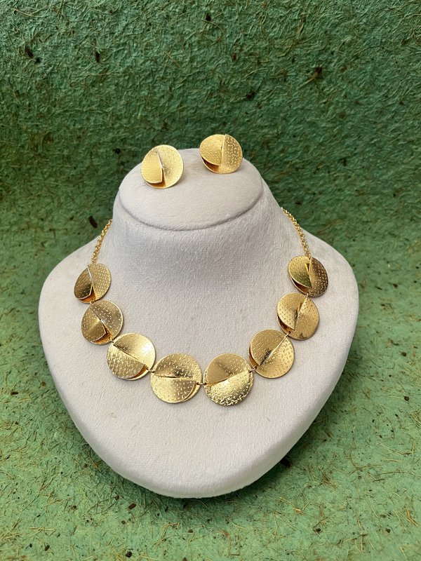 Gold Round Necklace Set