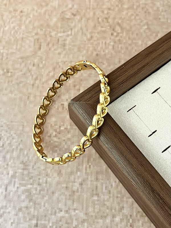 Hollow Heart Bracelet 