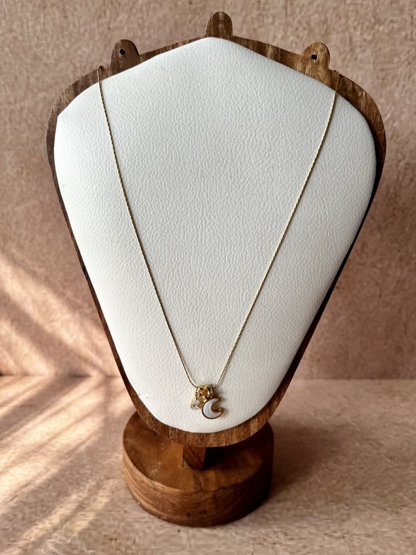 Zircon Waterdrop Shaped Moon Shell Necklace