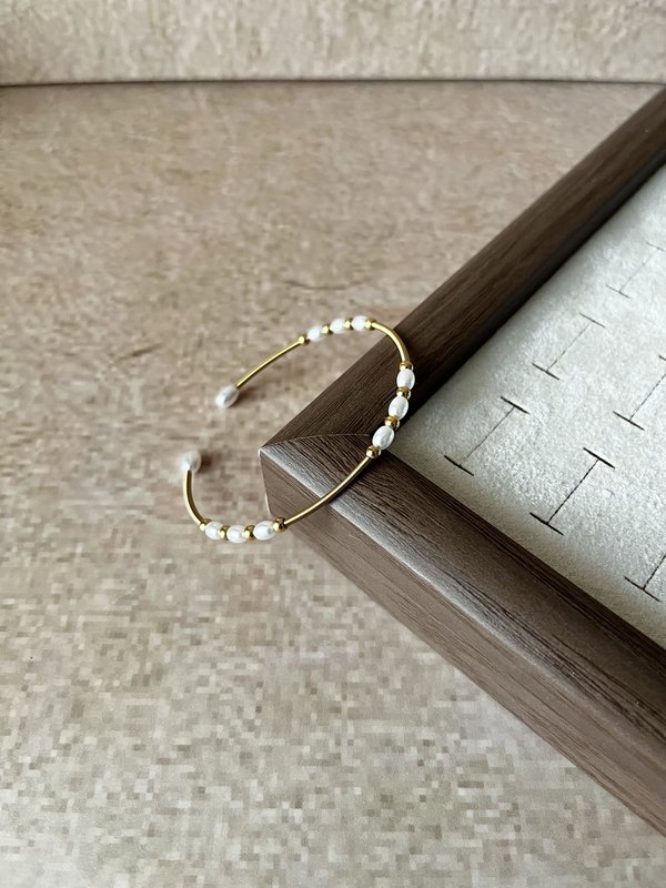 Delicate Pearl Bracelet 