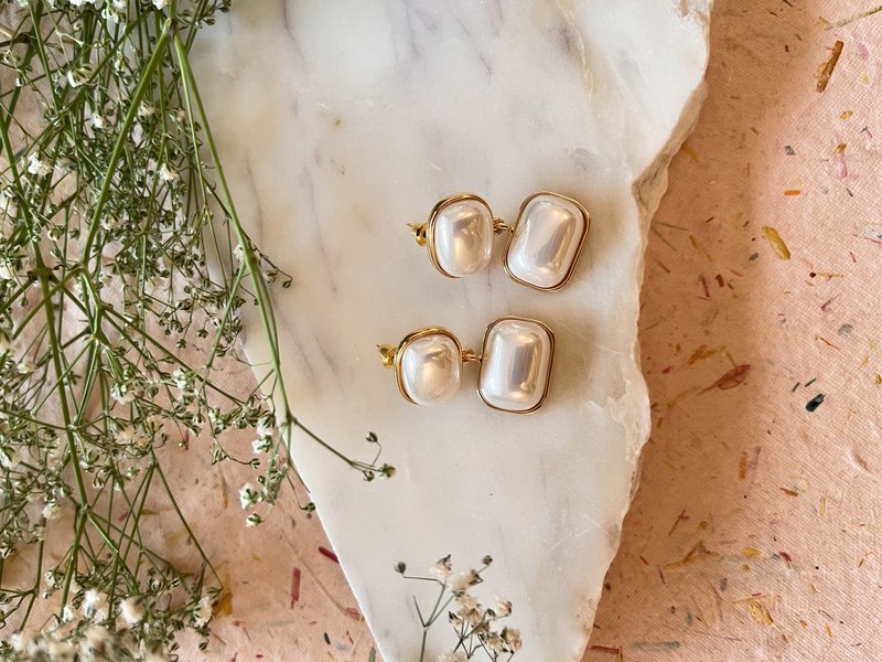 Double layer Pearl Earrings - White