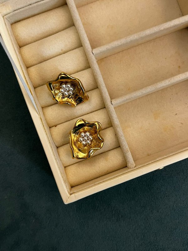 Floral Studs with Pearl