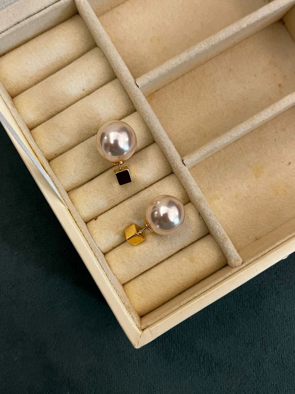 Pearl and Gold Two-way Studs
