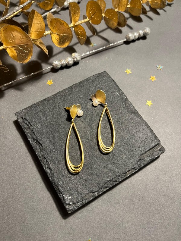 Triple Tone Long Earrings with Pearl