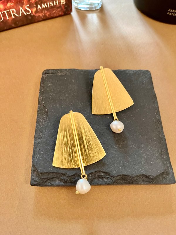 Kite Shape Pearl Earrings