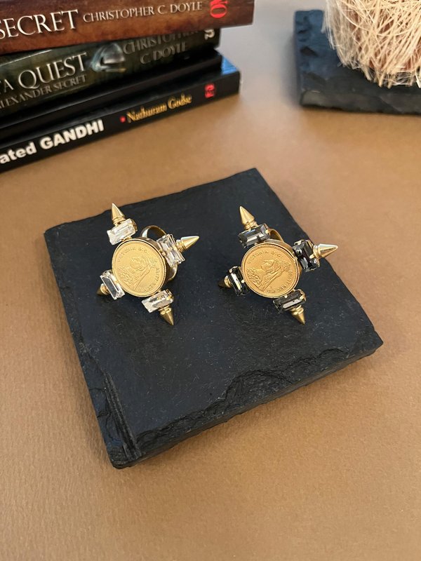 Medallion 4 Arrow Ring - White/Plain